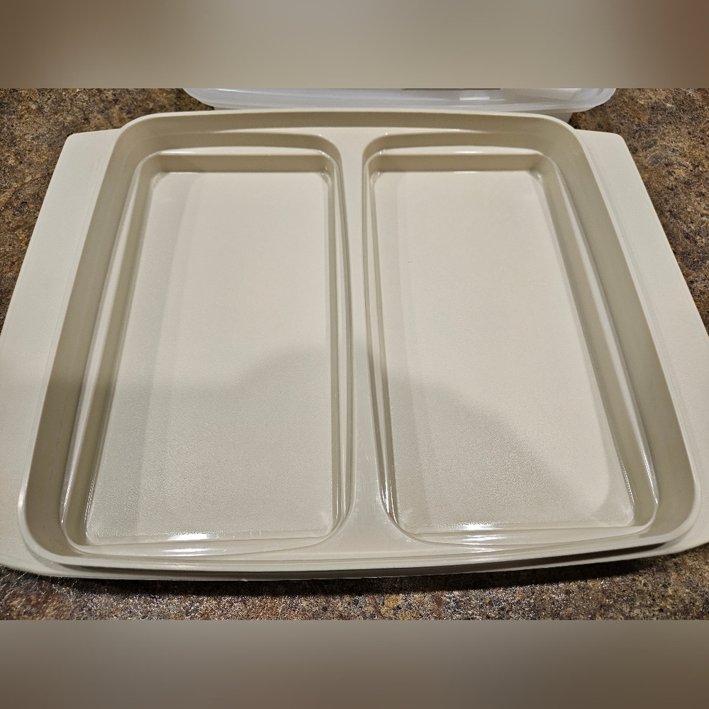Vintage TUPPERWARE Deviled Egg Keeper Carrier Tray with 2 Egg Holders + Lid - Picture 4 of 5
